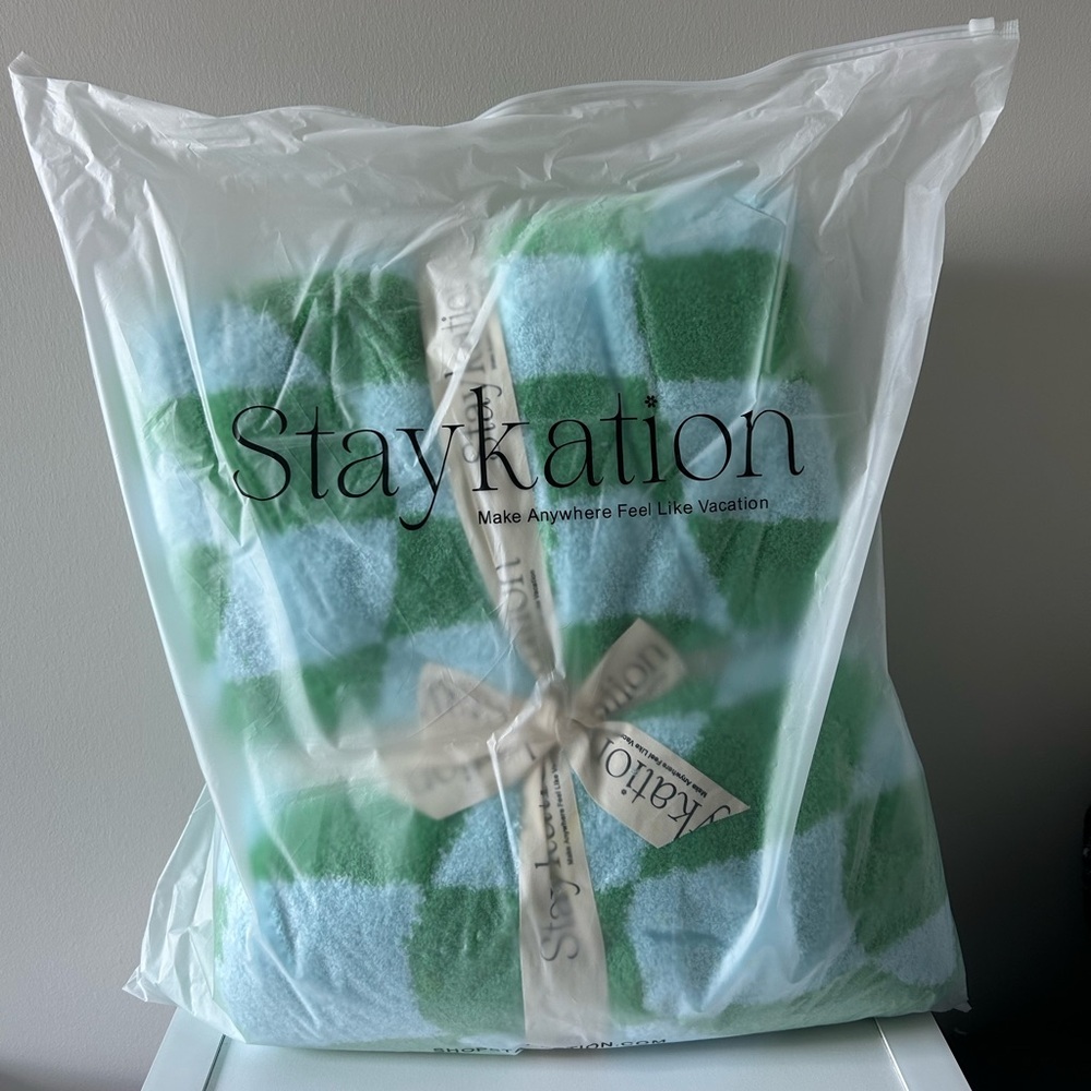 Staykation Wavy Checkered Blanket
